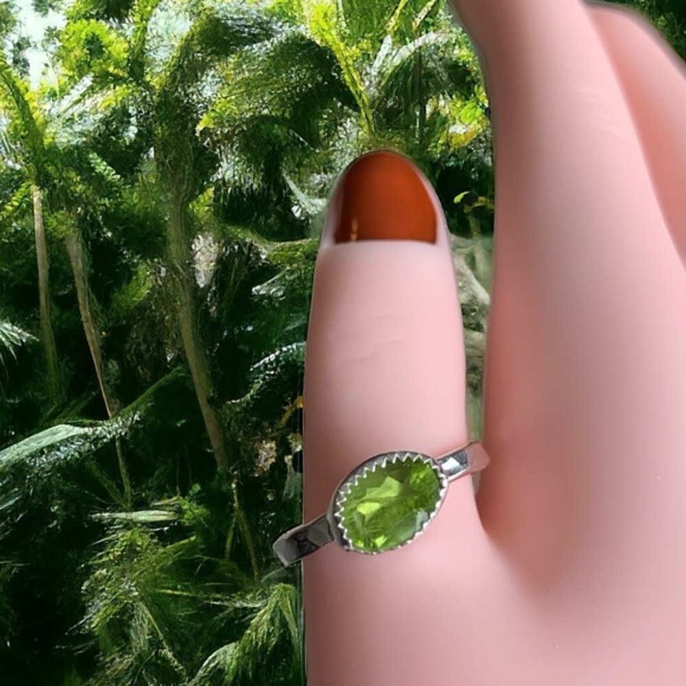 NWT peridot solitaire ring. Artisan made. Size 7 3/4-8
